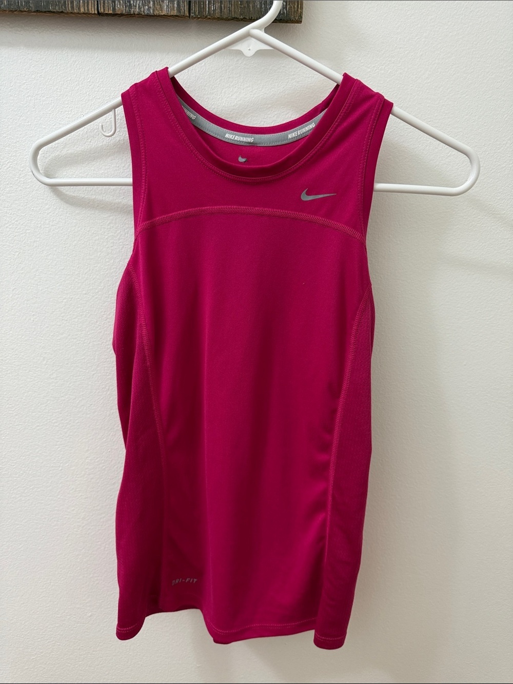 Nike girls Bright Fuchsia Dri-FIT Sleeveless Training Tank